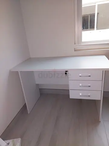 White Brand new office table for available