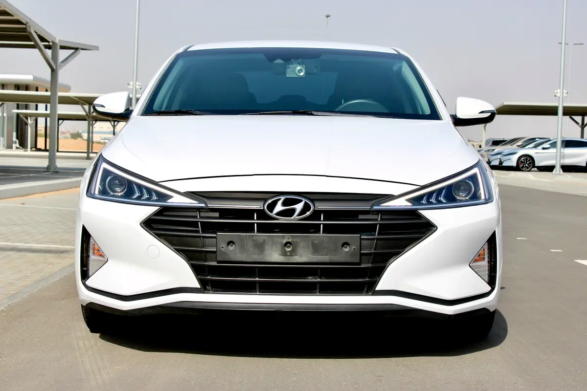 Hyundai Avante 2019 — photo 1 of 15