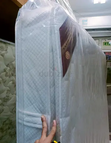 Im selling brand new King size spring pillow top mattress