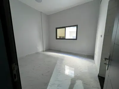 Second tenant - Separate kitchen - Excellent space - Prime location - Central air conditioning - Free maintenance