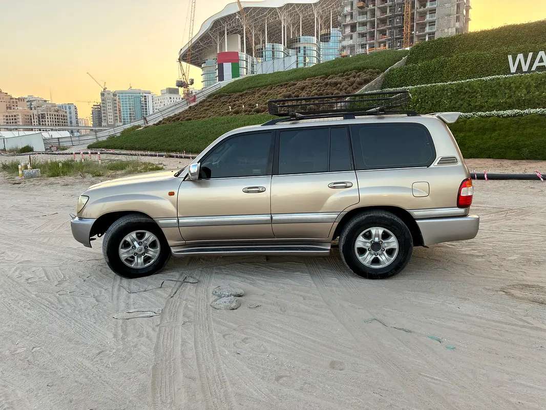 Toyota Land Cruiser 2007 — photo 1 of 8