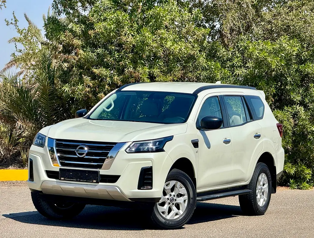 Nissan Xterra 2021 — photo 1 of 16