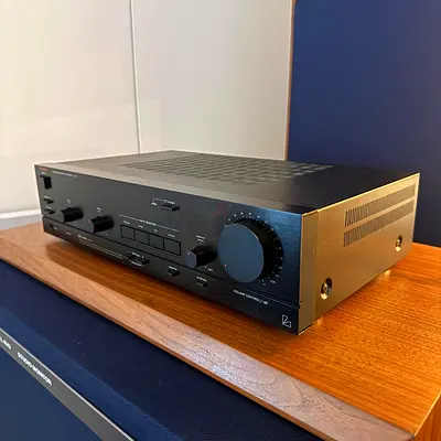 Luxman Stereo Integrated Amplifier LV-121