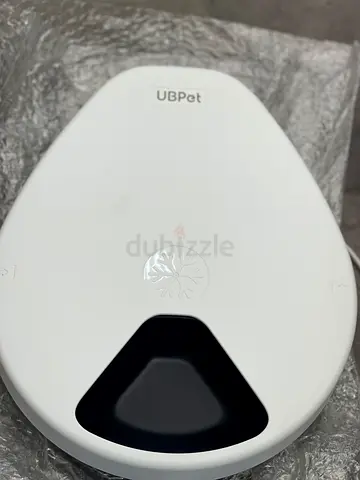 UBPet automatic pet feeder (compact white unit)