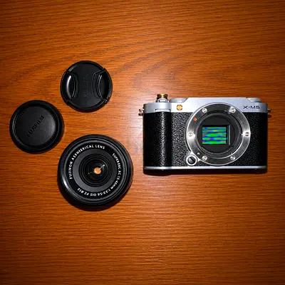 Fujifilm X-M5 Mirrorless Digital Camera XC15-45mmF3.5-5.6 OIS PZ Lens Kit - Silver  (NO SCRATCHES)