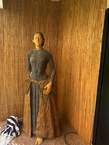 Life-size Decorative Female Statue - Wooden Finish
