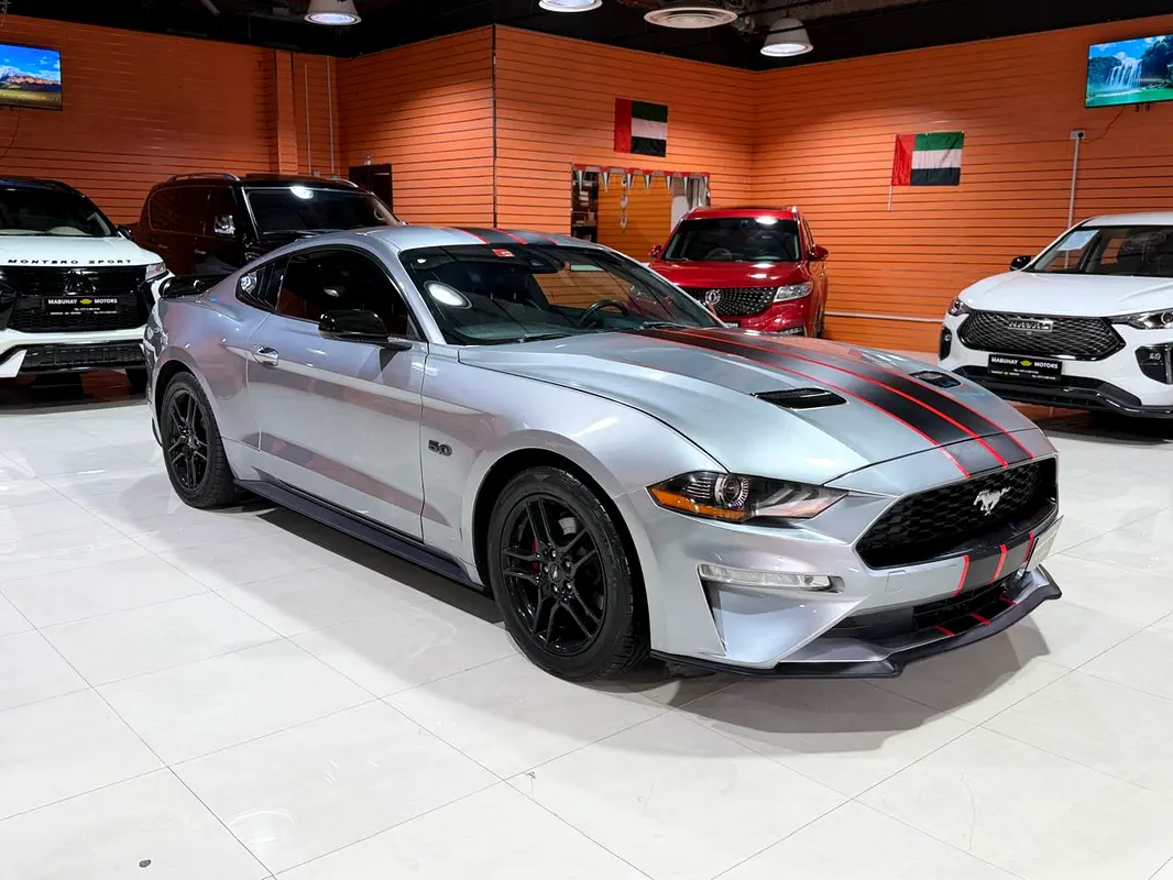 Ford Mustang 2021 — photo 1 of 13