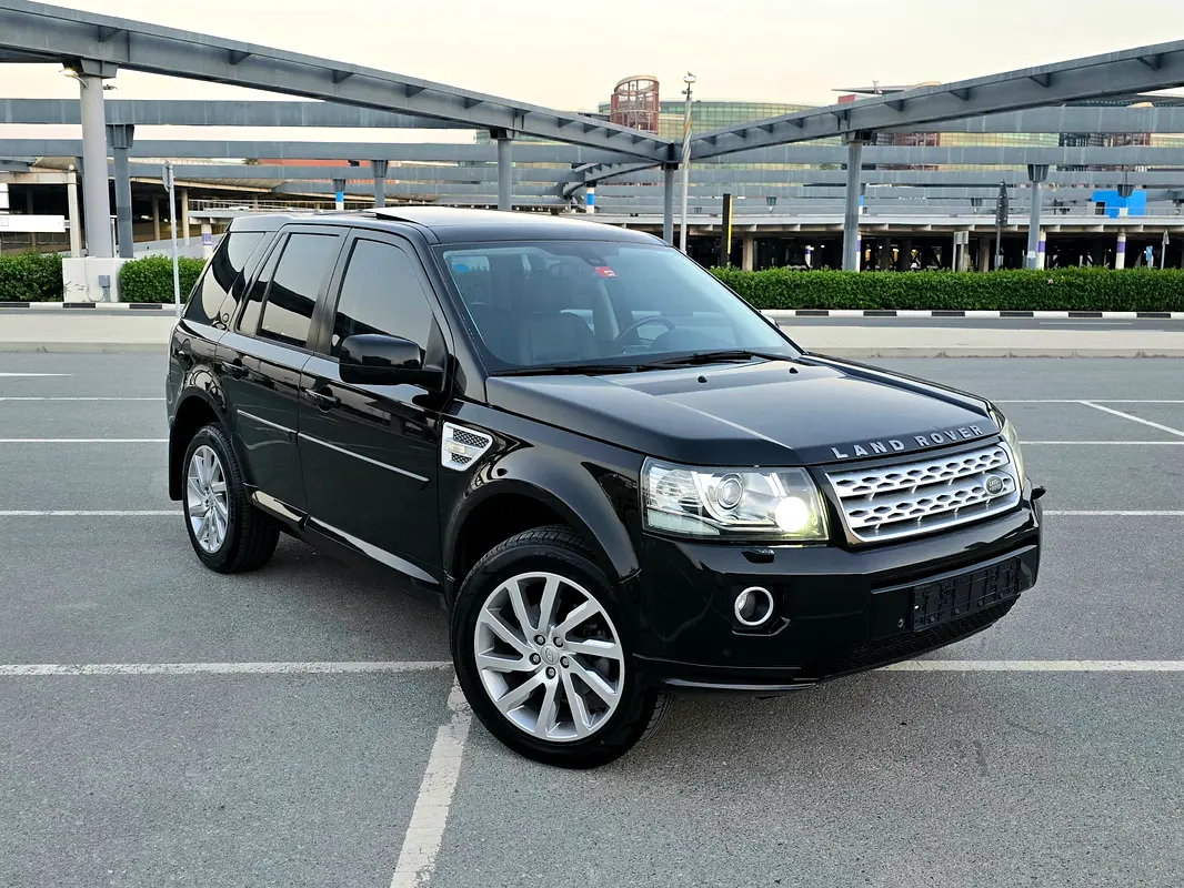 Land Rover LR2 2013 — photo 1 of 20