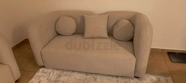 Beige 2-Seater 3 seater Curved Loveseat Sofa in Good Condition