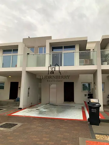 Upgraded 3-Bedroom Townhouse | Single Row | Fully Furnished