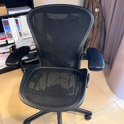 Selling Herman miller Aeron size B fully loaded