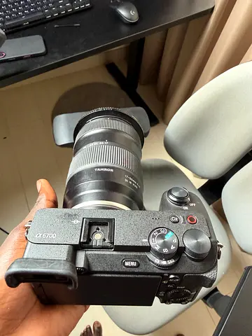 Sony a6700 for sell with Lense