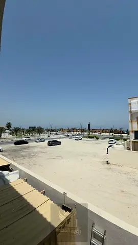 فيلا عائليه فاخره مباشر على الكورنيش 4 غرف نوم وصاله واسعه جلسه خارجيه مطله على البحر مع باركن مغطى وحديقه خاصه بالمنطقه الفشت