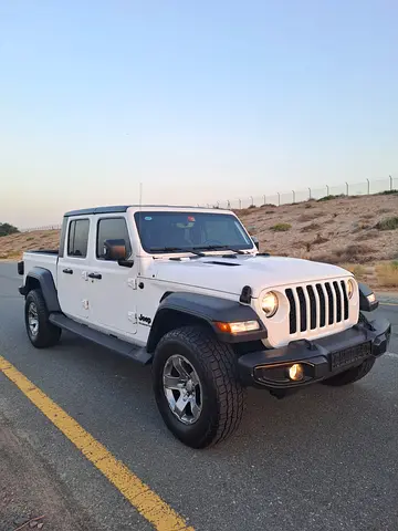 Jeep Gladiator Sport 2020 GCC Specs - Adventure Ready V6 No Accident
