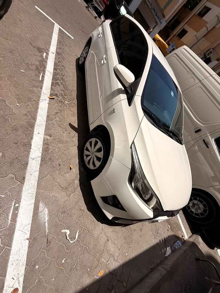 Toyota Yaris 2017 — photo 1 of 9