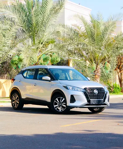 GCC NISSAN KICKS SV 2022  WITH WARRANTY AVAILABLE ON BANK FINANCE AND CASH BOTH