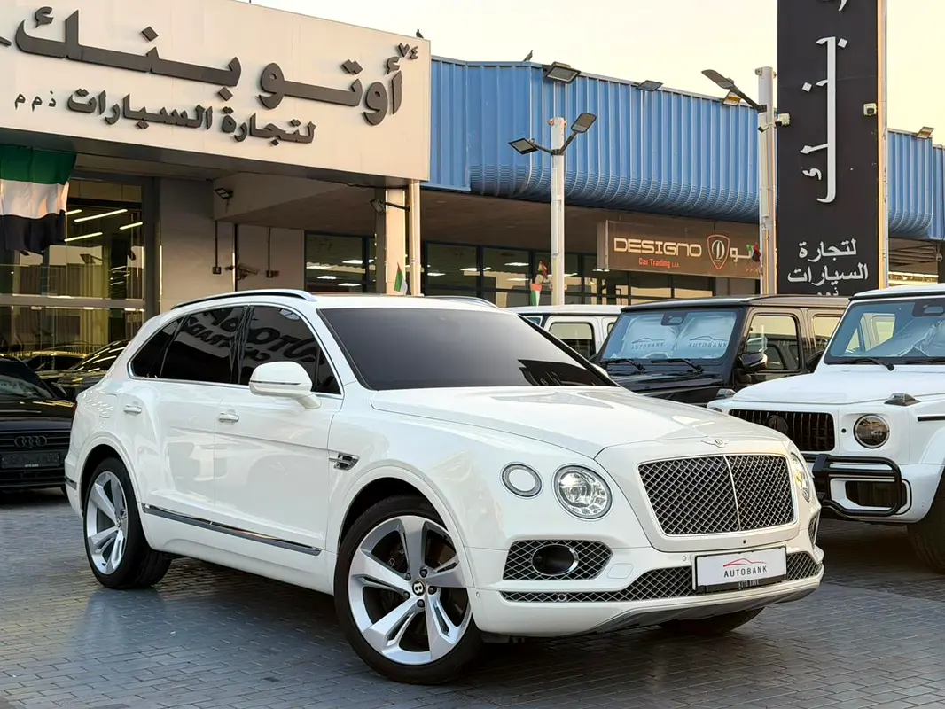 Bentley Bentayga 2020 — photo 1 of 15