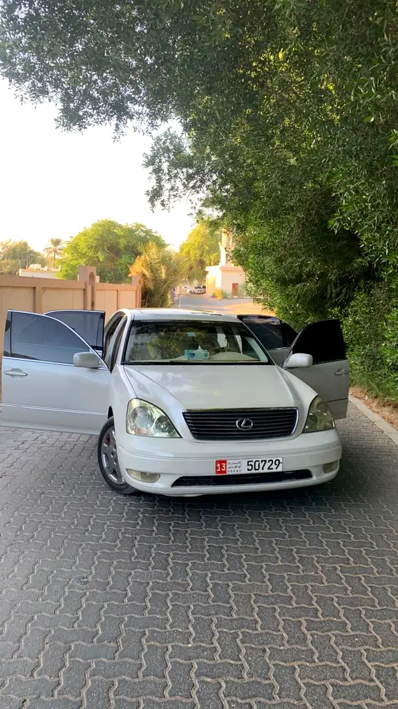 Lexus LS-Series 2001 — photo 1 of 8