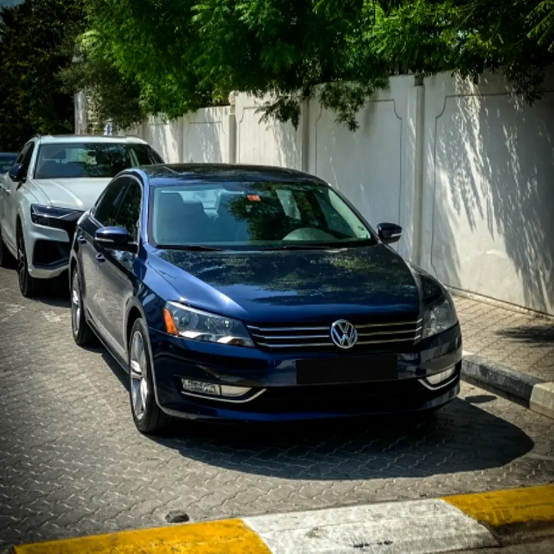 Volkswagen Passat 2013 — photo 1 of 7