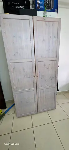 Light wood 2-door wardrobe / armoire - good condition