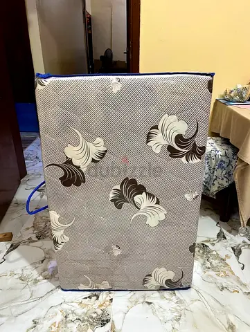 Brand new single mattress - excellent condition, floral print
