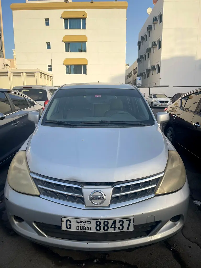 Nissan Tiida 2012 — photo 1 of 15