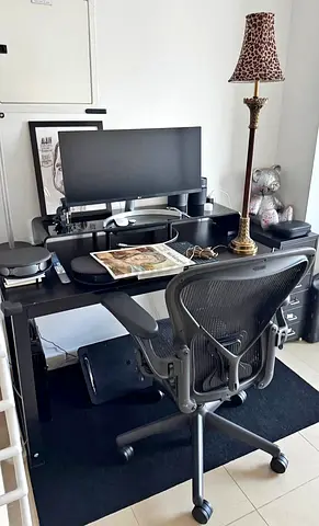 Highly Adjustable Herman Miller Aeron Classic Chair Size B Black
