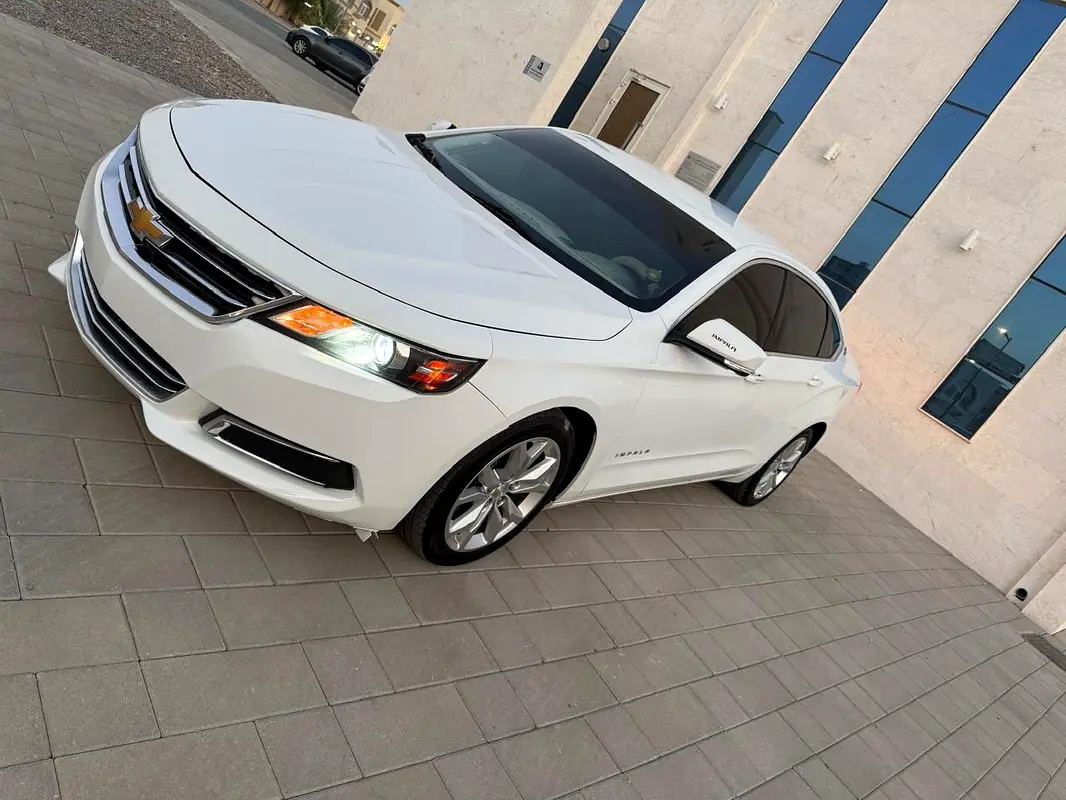 Chevrolet Impala 2017 — photo 1 of 10
