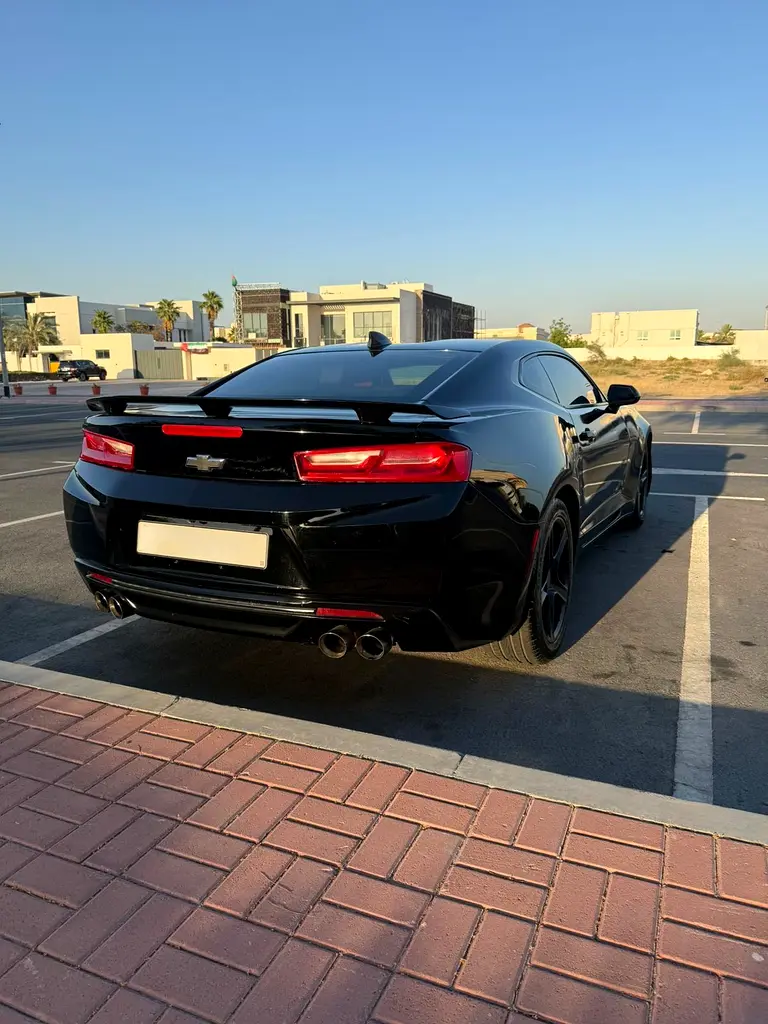 Chevrolet Camaro 2016 — photo 1 of 6