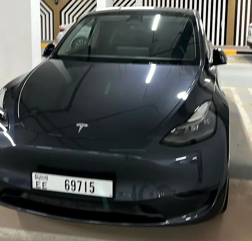Tesla Model Y 2022 — photo 1 of 3