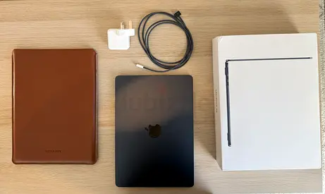 MacBook Air - 13 inch - M3 - 16 GB RAM - 256 GB SSD - Midnight (Like New)