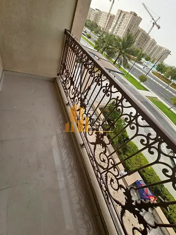 2bhk with luxurious rooms and balcony in university area