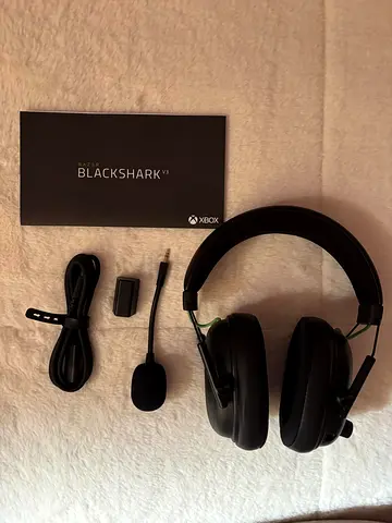 Razer BlackShark V3 Wireless Gaming Headset for PC: 50mm Drivers - Super Wideband Mic