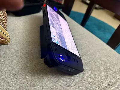 Lenovo leigon go(handheld gaming PC) - Good working condition