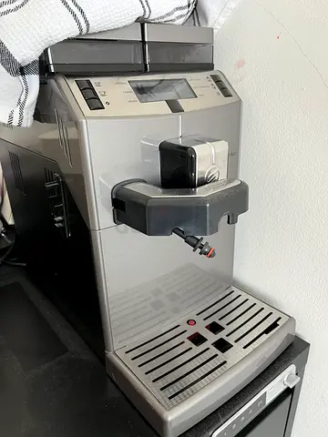 Saeco Lirika Plus Automatic Coffee Machine – Bean to Cup – Excellent Condition