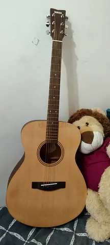 Yamaha acoustic guitar - good condition