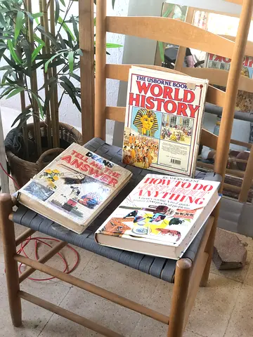 Set of three vintage reference books: The Book of World History, How to Do Everything,  Answer