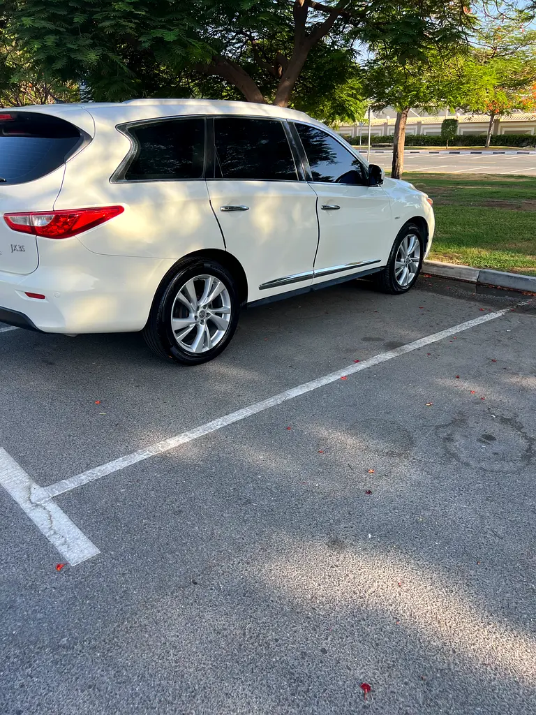 Infiniti JX-Series 2013 — photo 1 of 8