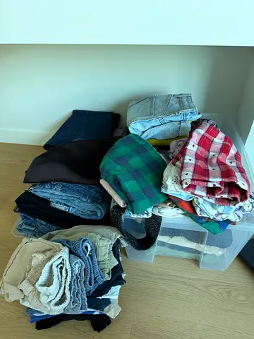 Women’s clothes (size 36/38 eur) and children’s clothes (2-3 years)