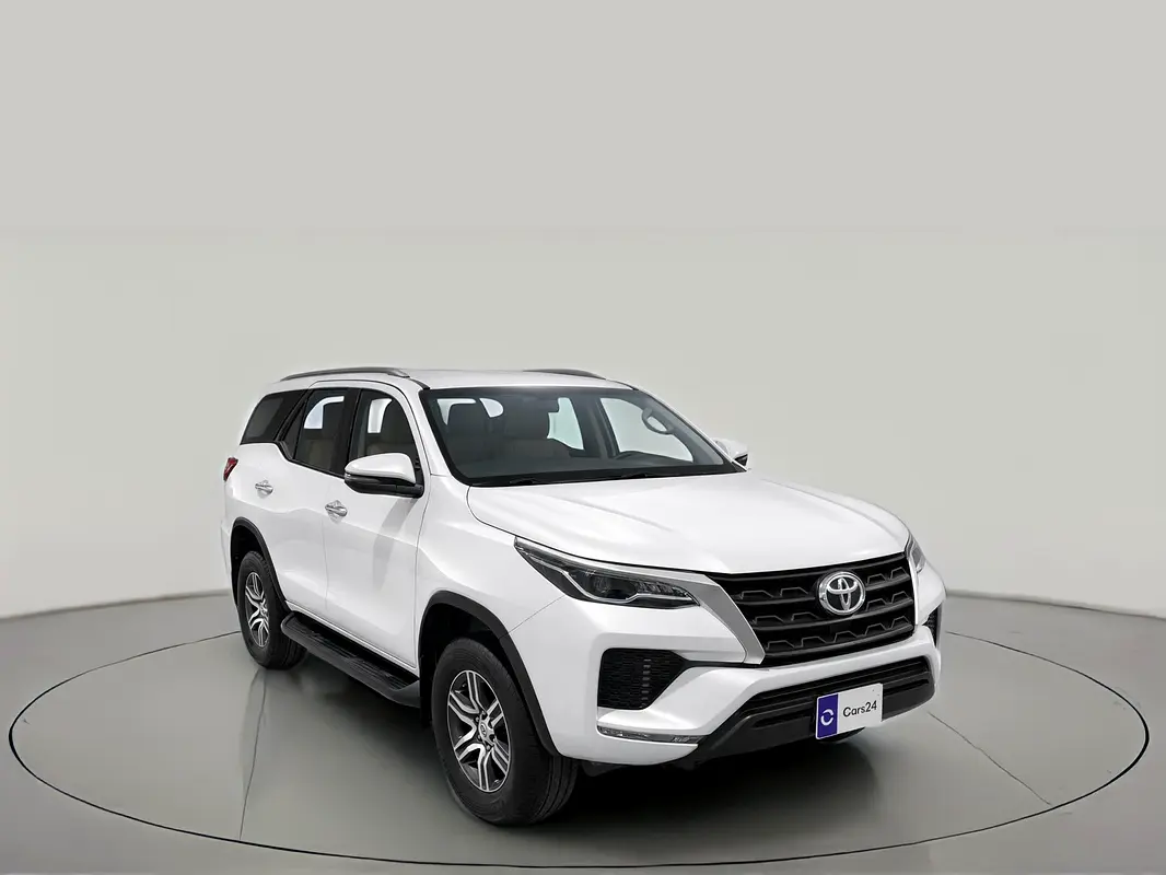 Toyota Fortuner 2023 — photo 1 of 13