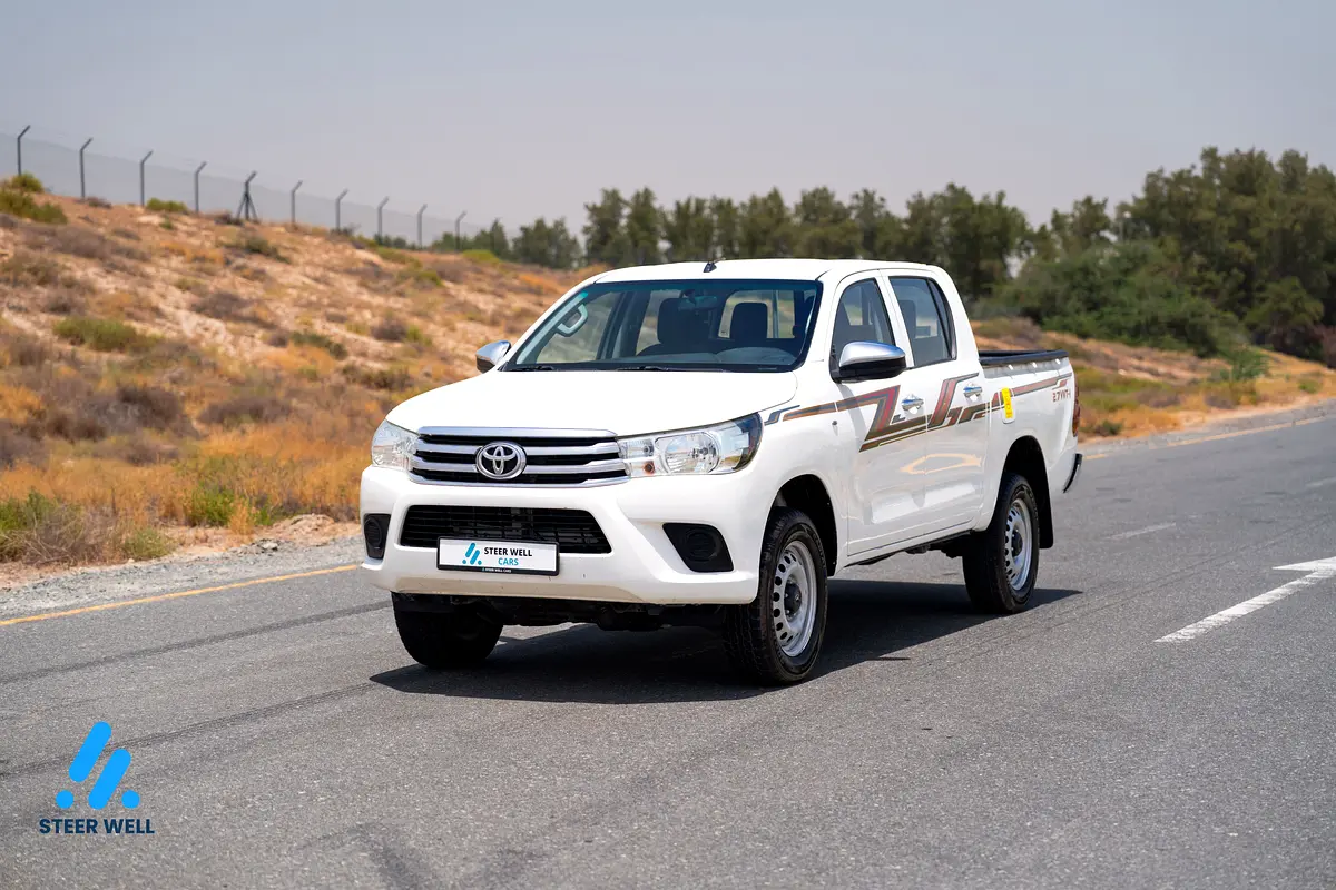 Toyota Hilux 2020 — photo 1 of 16