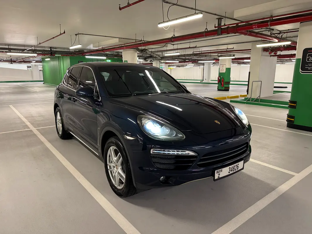 Porsche Cayenne 2015 — photo 1 of 19