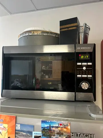 Kenwood countertop microwave in good working condition