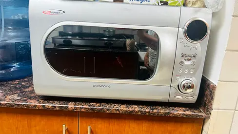 Daewoo Countertop Microwave Oven - Good Working Condition
