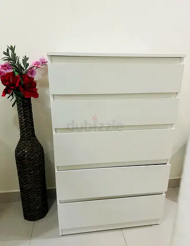 Modern White 5-Drawer Dresser Chest