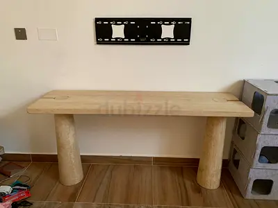 Available high quality Tha one console table like new