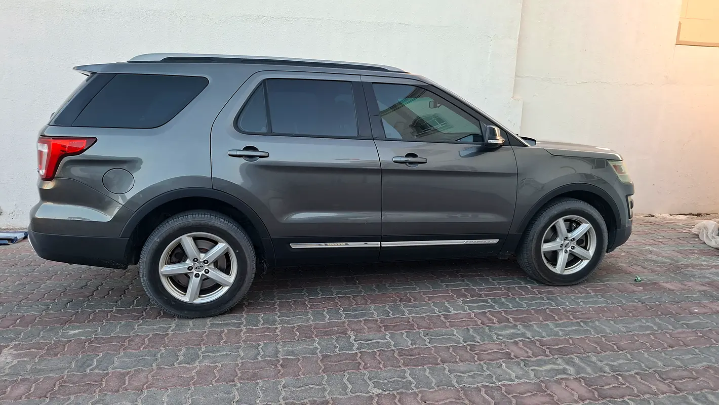 Ford Explorer 2017 — photo 1 of 6