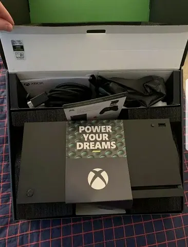 Xbox series x like new barely used with box