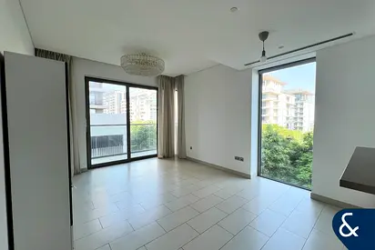 1 Bed | Unfurnished | Corner Unit | Vacant