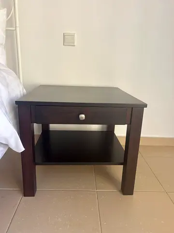 Dark wood bedside tables / 2 nightstands with drawer